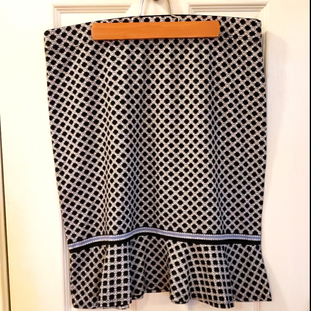 Cute skirt!🐰